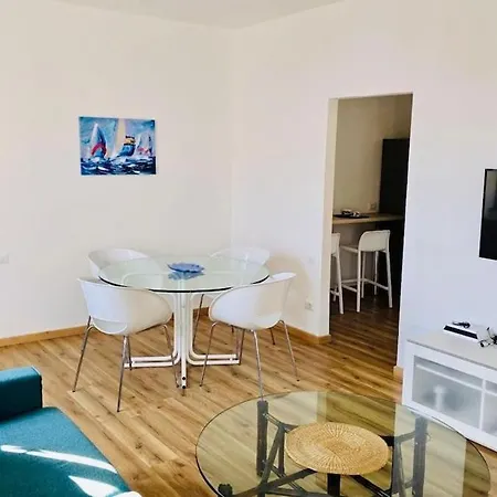 Lucia Apartman *